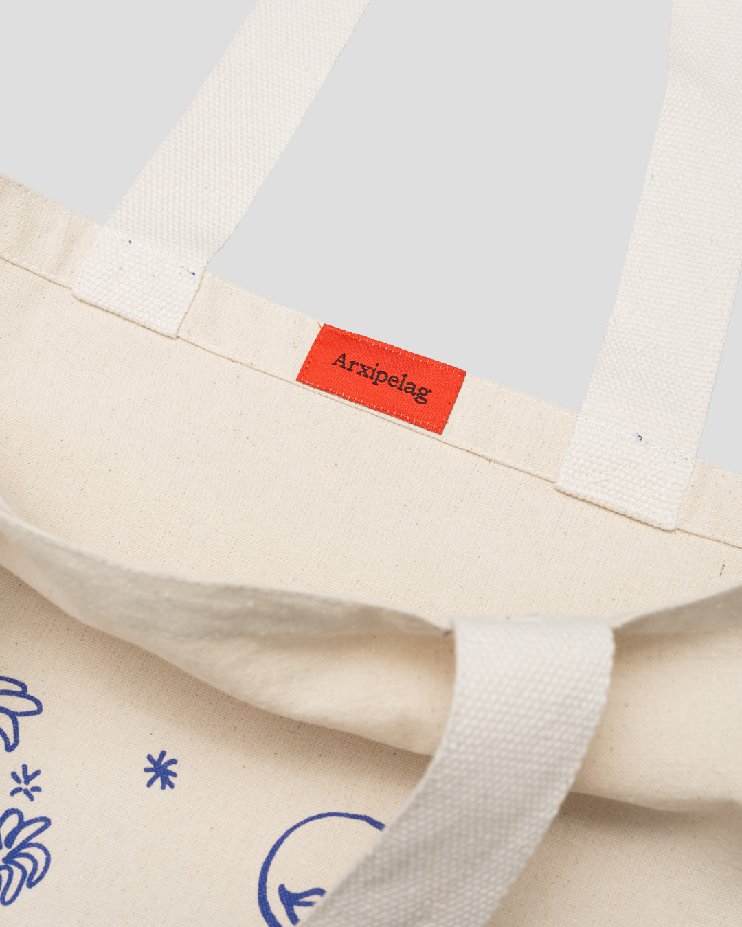 https://arxipelag.com/wp-content/uploads/2026/04/arxipelag-olga-prader-totebag-label.jpg
