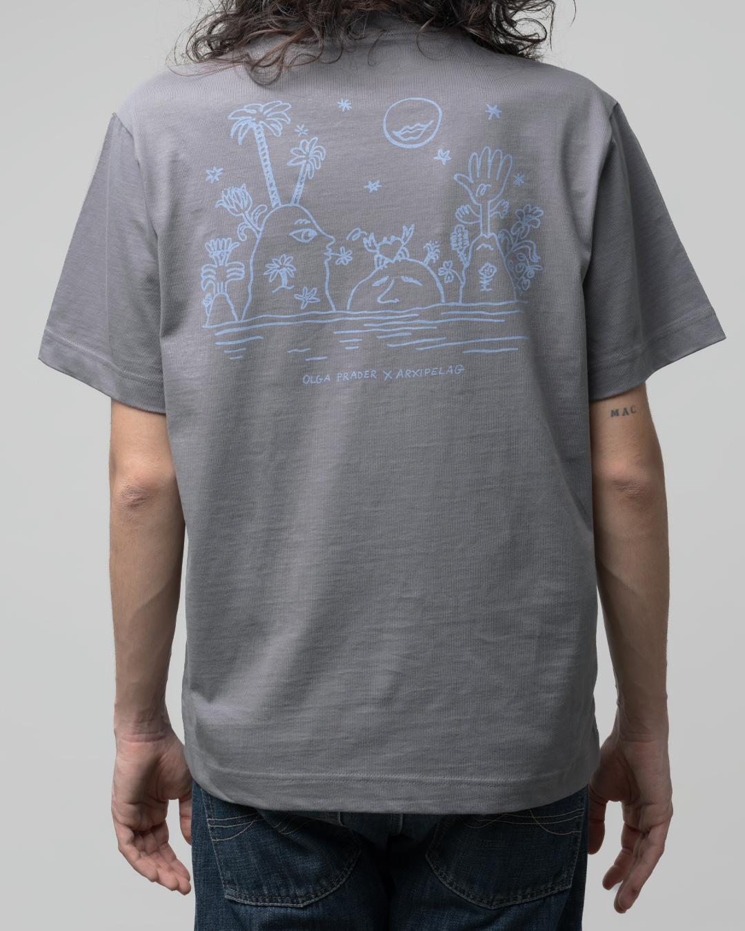 https://arxipelag.com/wp-content/uploads/2026/04/arxipelag-olga-prader-tshirt-islands-fit-.jpg
